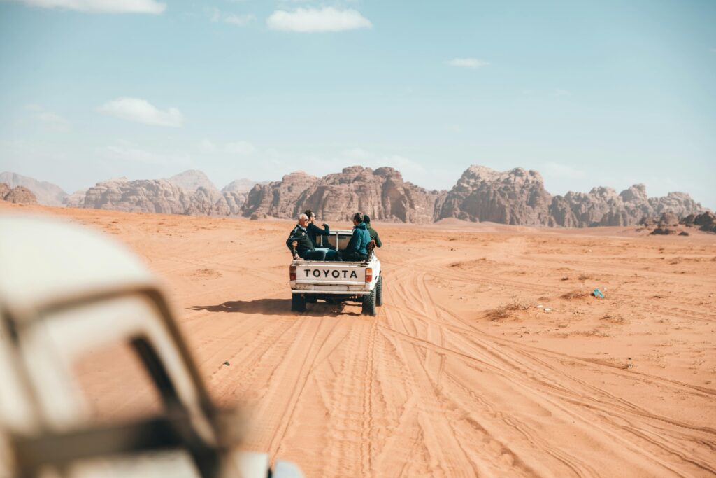wadi rum jeep tours desert jordan